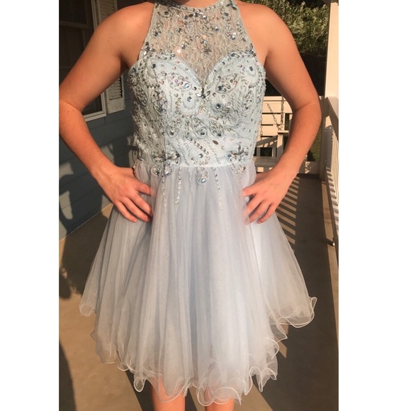 Women’s formal dress - Picture 1 of 2